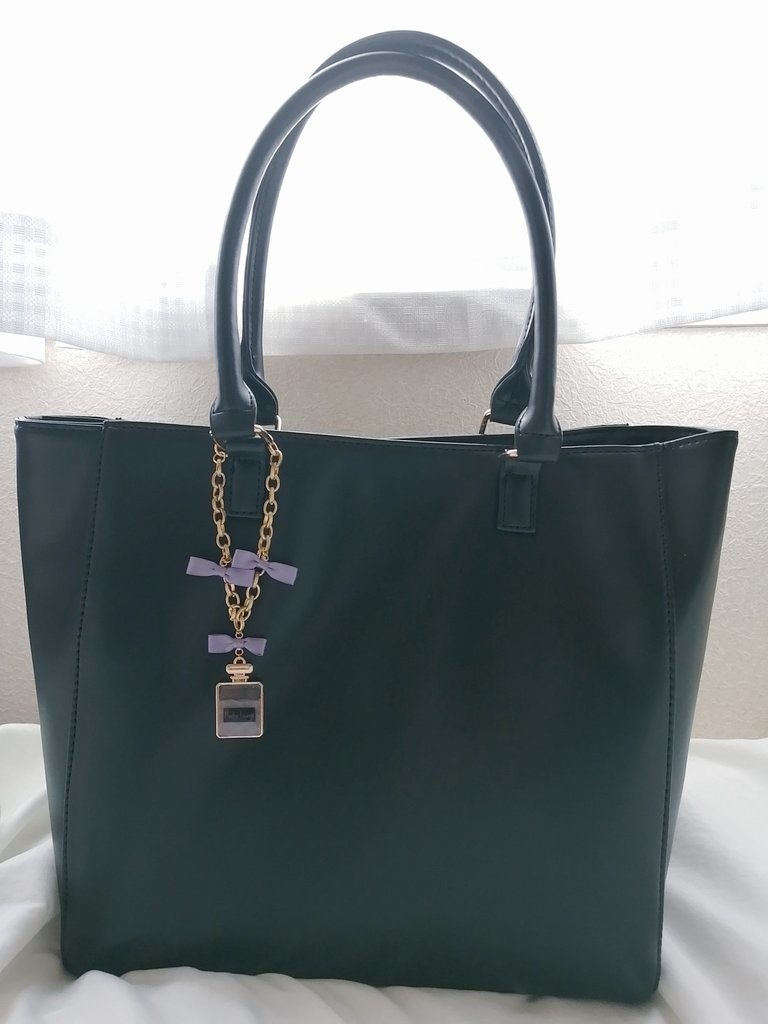 モストロラウンジ香水バッグチャーム