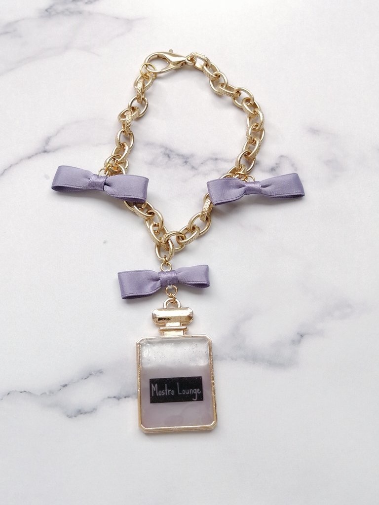 モストロラウンジ香水バッグチャーム