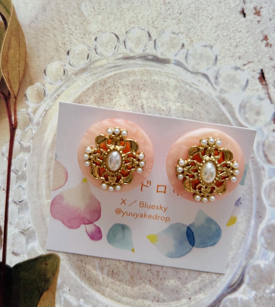 ひと粒ボタンのイヤリング【乱藤四郎】