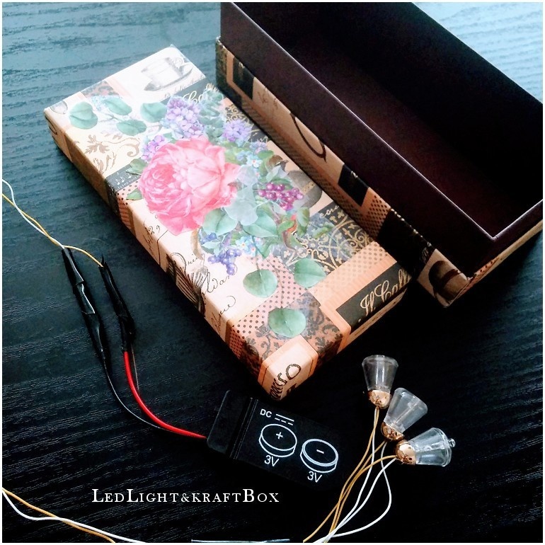 深い森の奥に佇むアトリエ-花と緑溢れる静かな空間で-