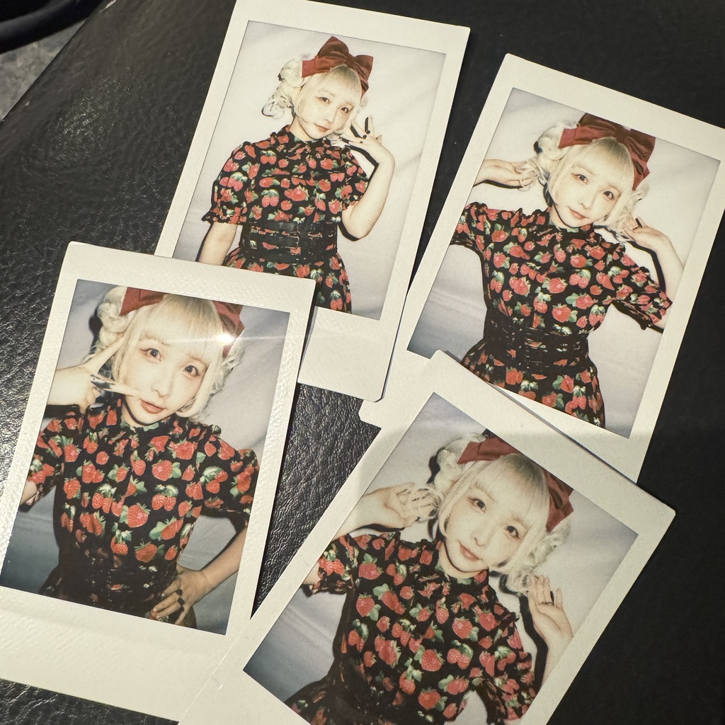 【チェキくじ】苺黒コーデ🍓🖤