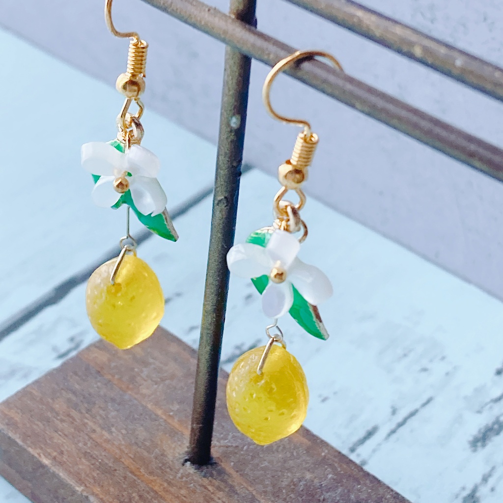 lemon ブローチ ビーズ刺繍 レモン 檸檬 - アクセサリー