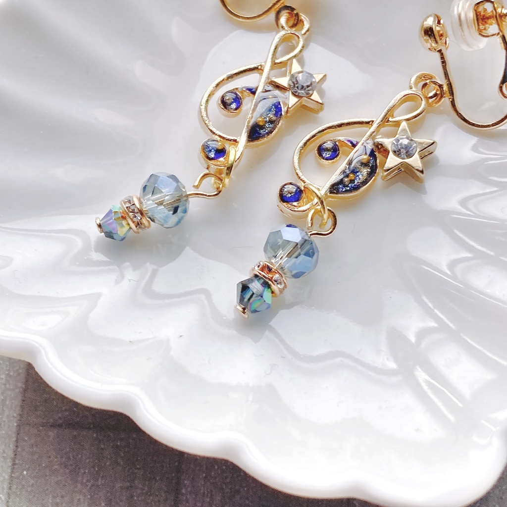 宇宙に奏でるイヤリング