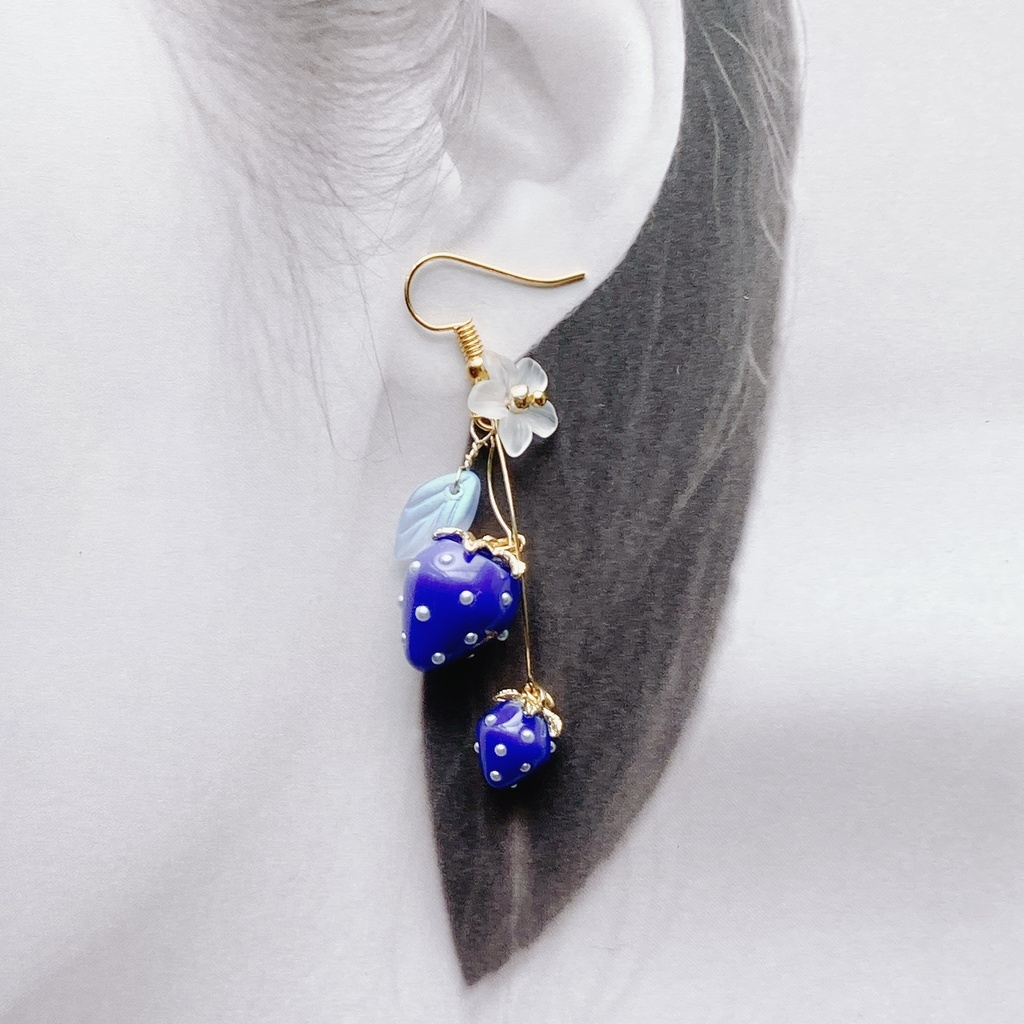 異世界のいちごのピアス