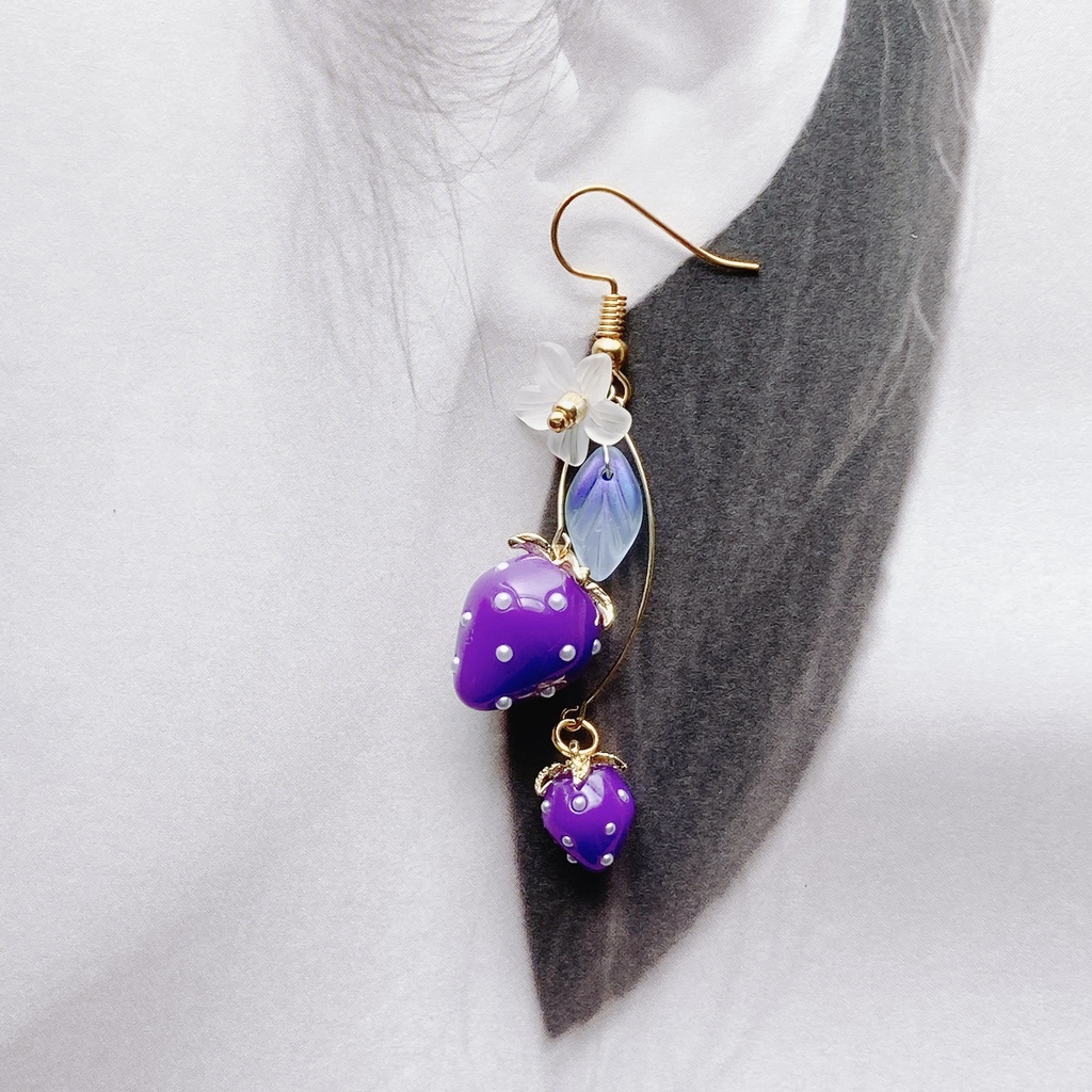 異世界のいちごのピアス