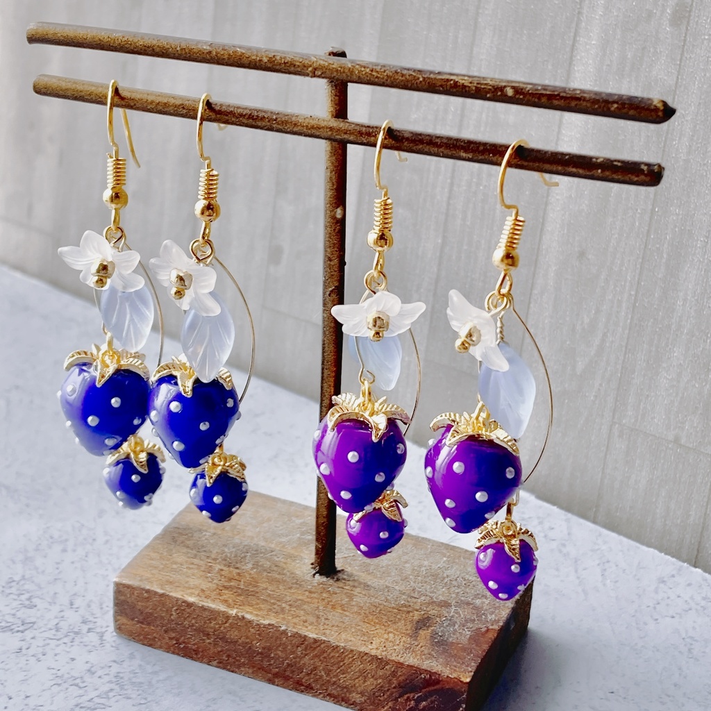 異世界のいちごのピアス