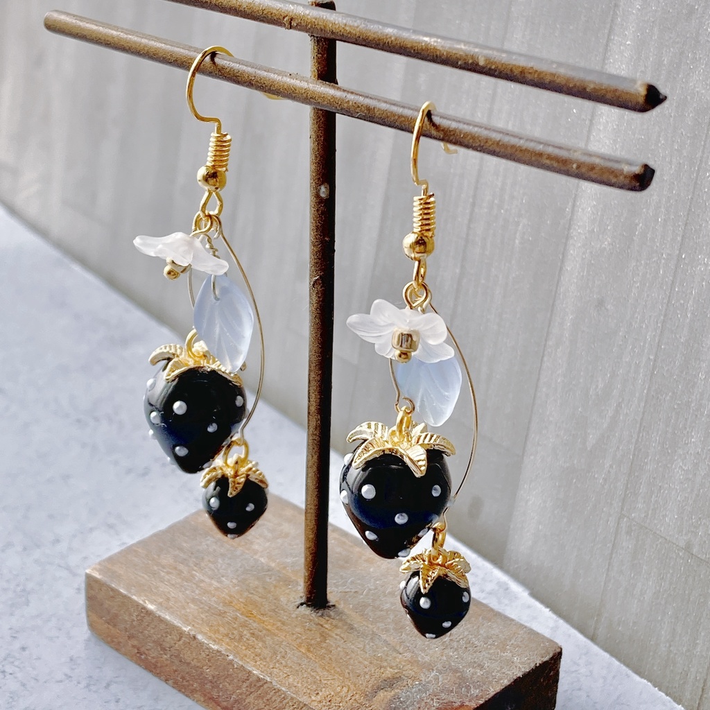 異世界のいちごのピアス