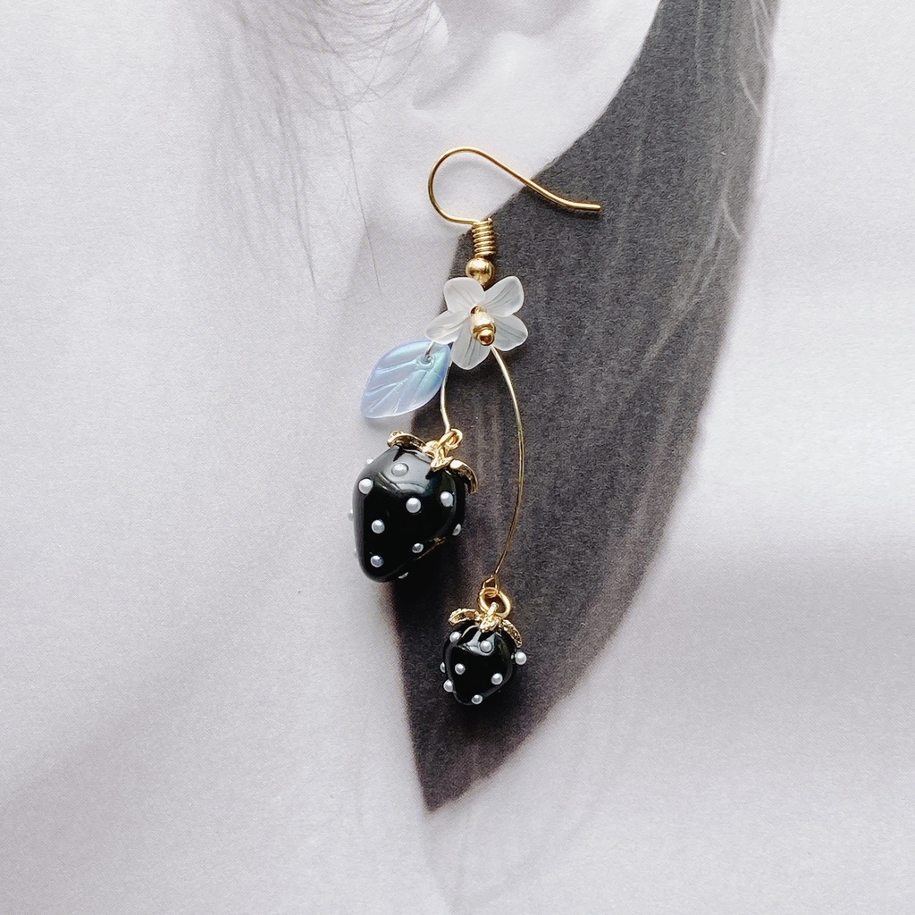 異世界のいちごのピアス