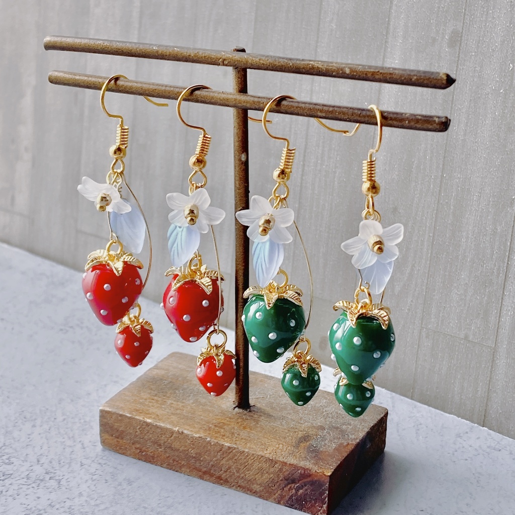 異世界のいちごのピアス