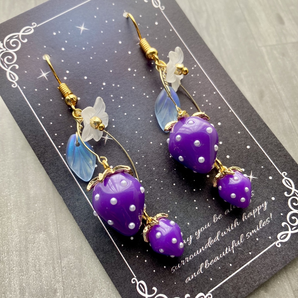 異世界のいちごのピアス