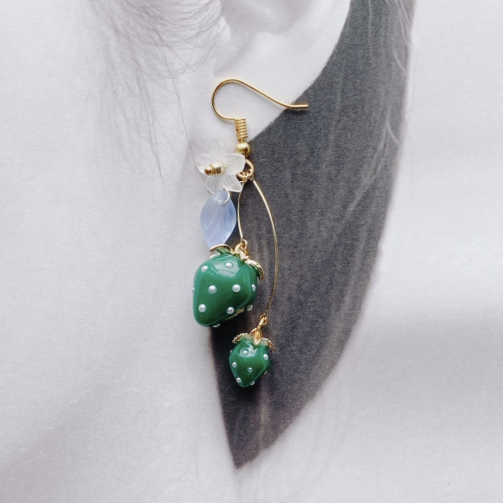 異世界のいちごのピアス