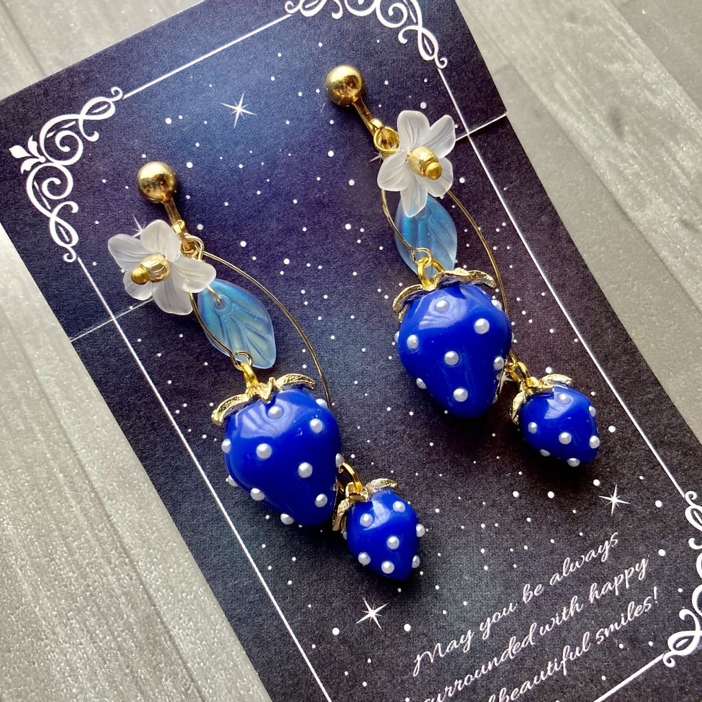 異世界のいちごのイヤリング