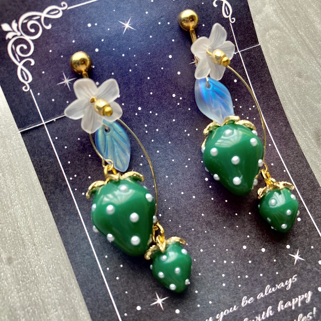 異世界のいちごのイヤリング