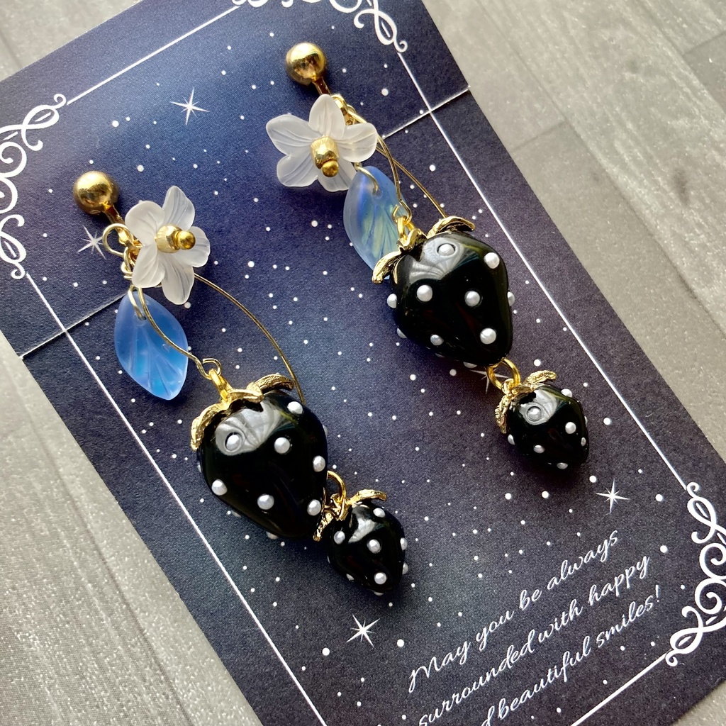 異世界のいちごのイヤリング