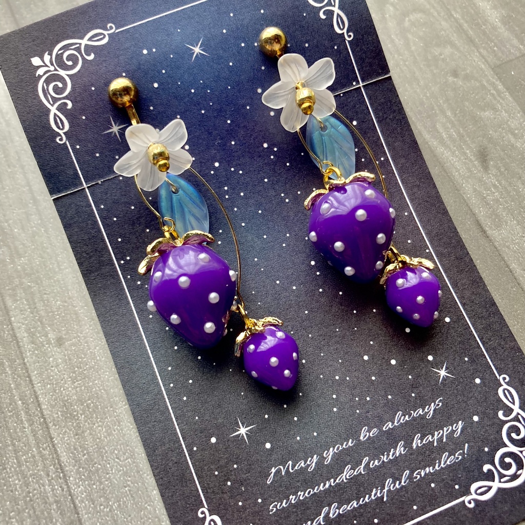 異世界のいちごのイヤリング