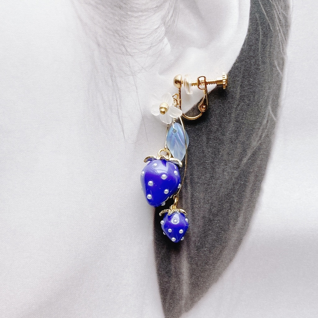 異世界のいちごのイヤリング