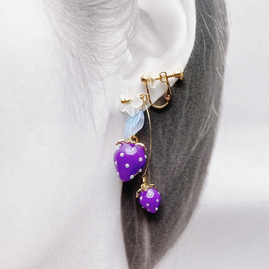 異世界のいちごのイヤリング