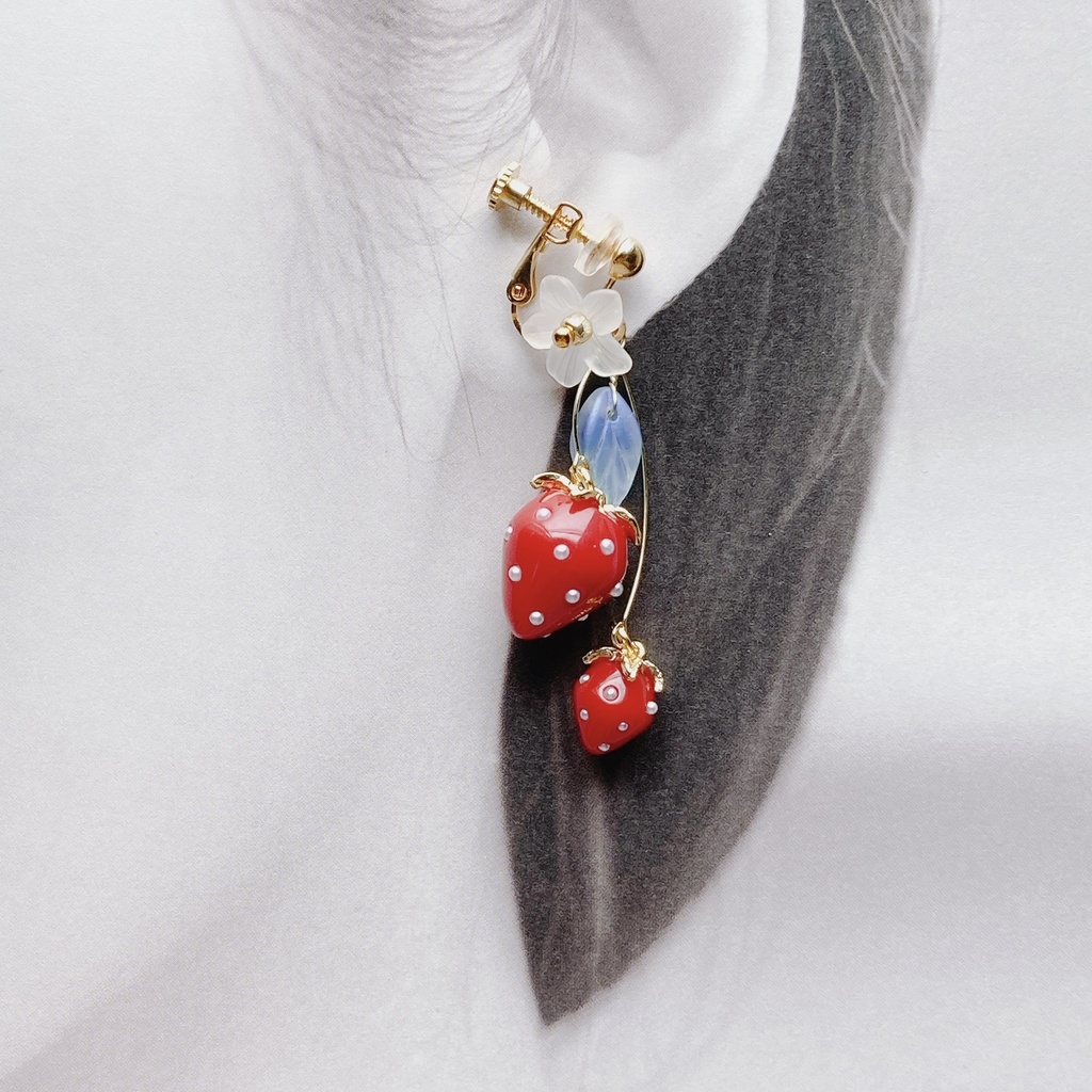 異世界のいちごのイヤリング