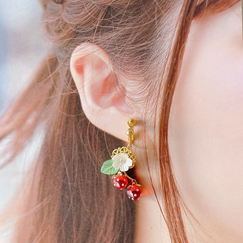 いちごのイヤリング(弐) - 4番目の月 - BOOTH