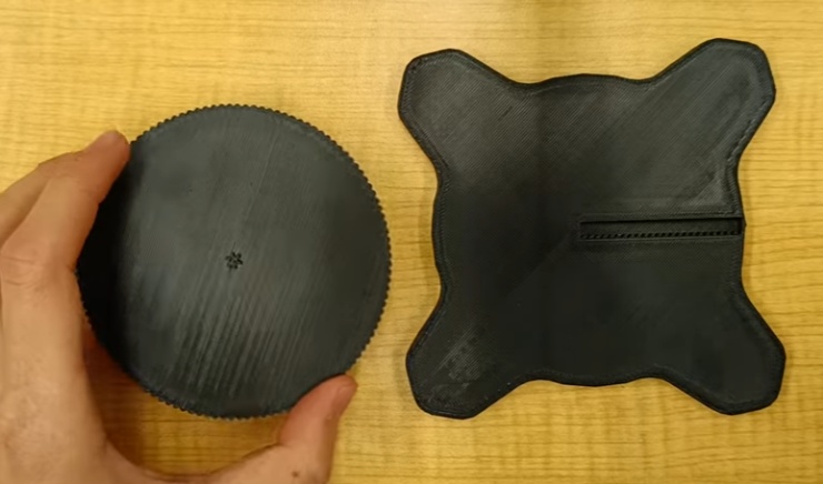 シャーレを螺旋状に回転させる補助具