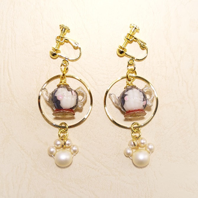 猫は液体|耳飾り