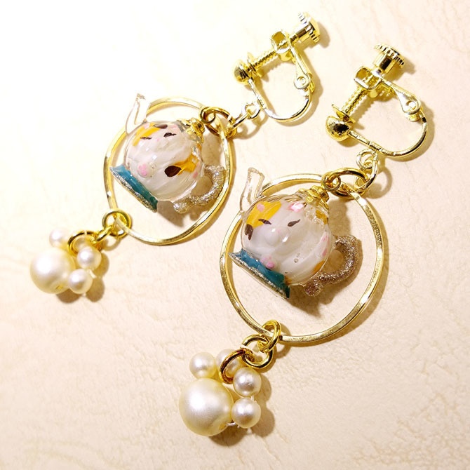 猫は液体|耳飾り