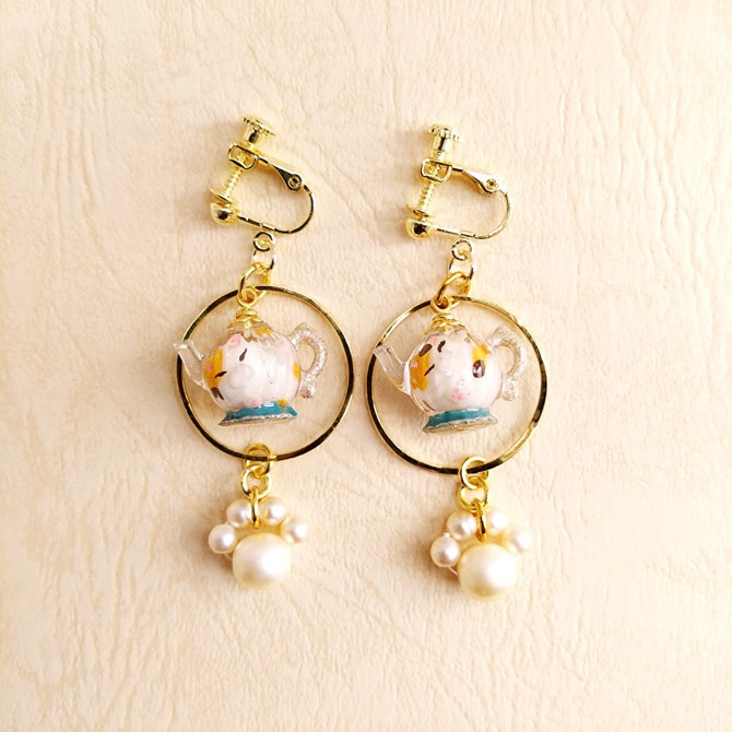 猫は液体|耳飾り