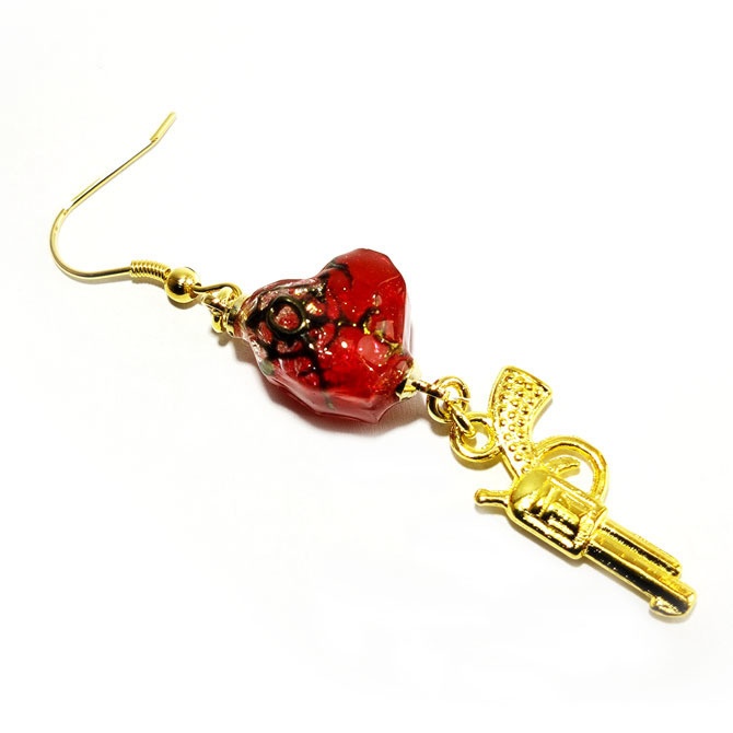 銃創ハート|耳飾り