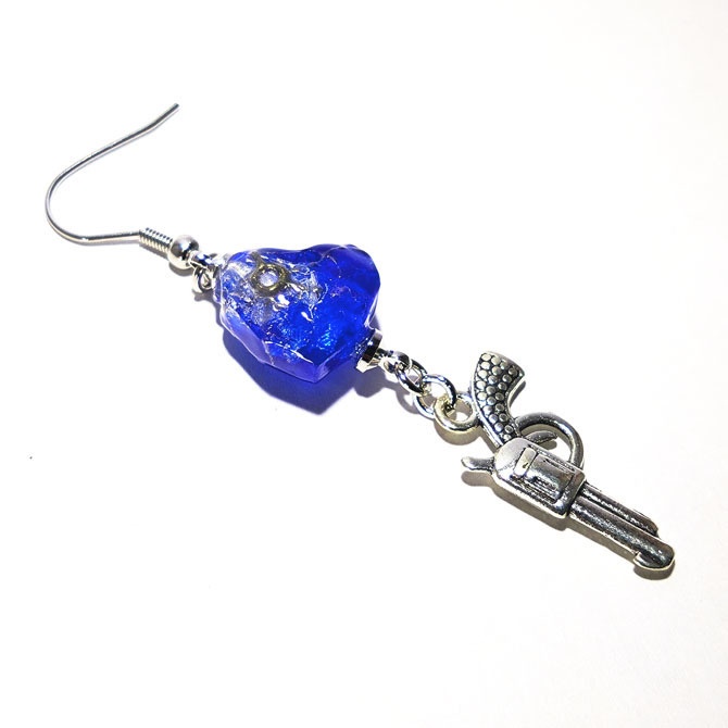 銃創ハート|耳飾り