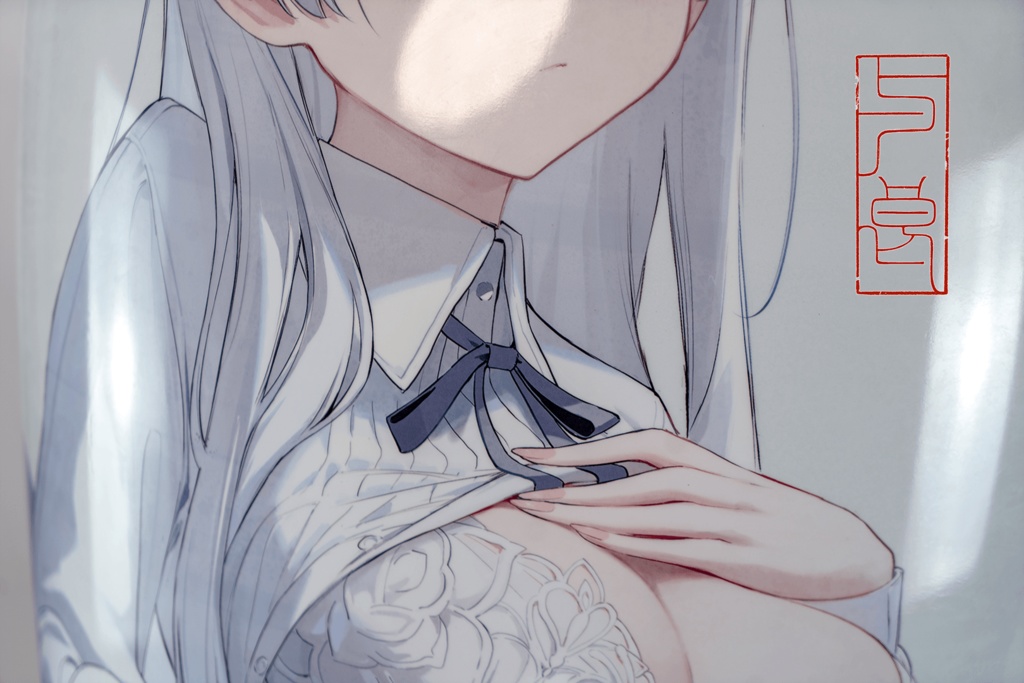 TheaのBlack and Whiteがテーマの抱き枕 @Nekojira