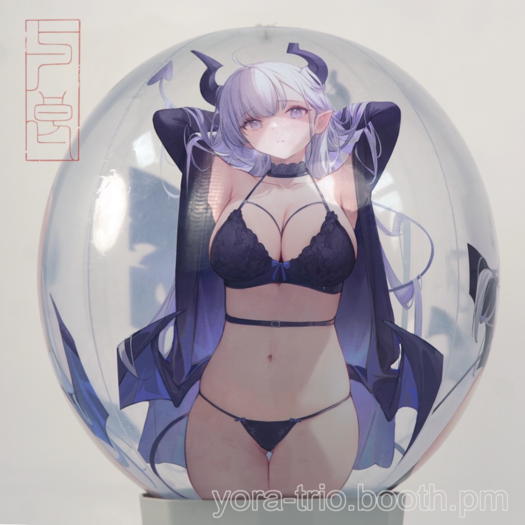 TheaのBlack and Whiteがテーマのビーチボール