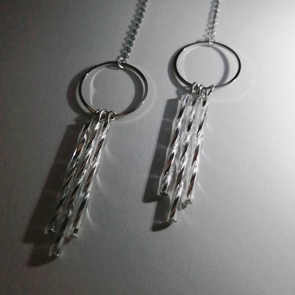 強めの光線イヤリング