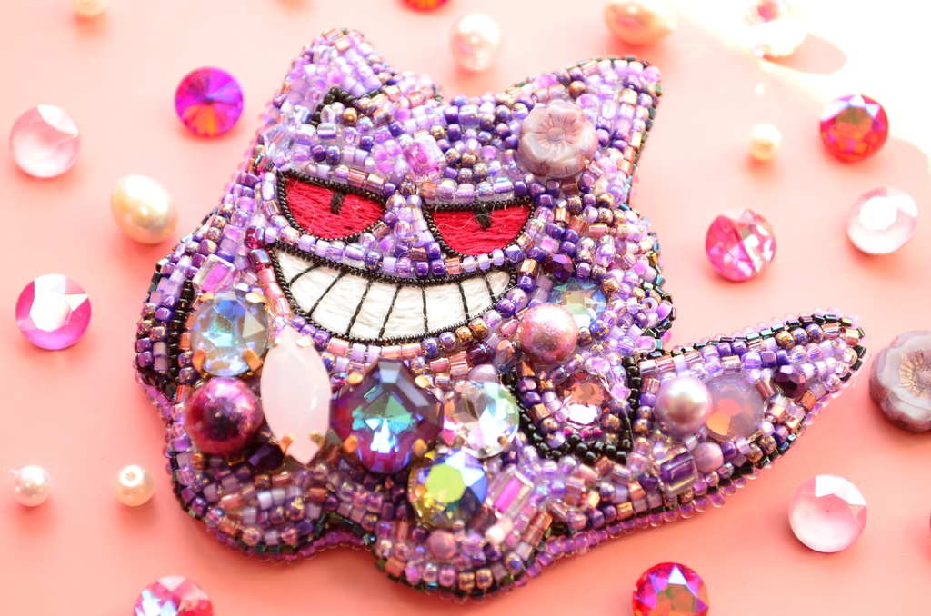 大きいゲンガーブローチ