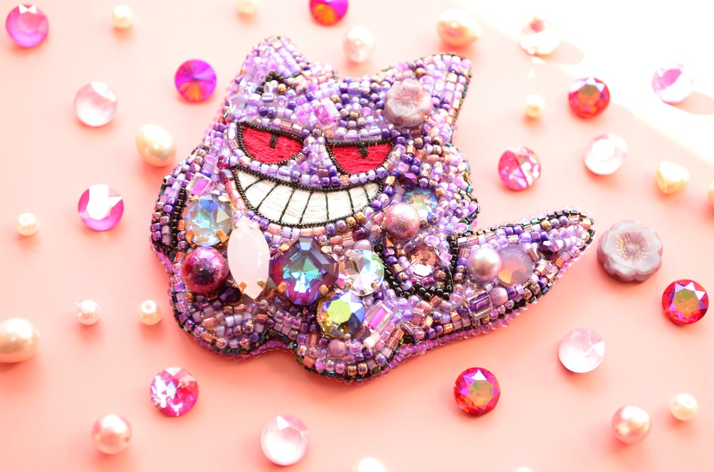 大きいゲンガーブローチ