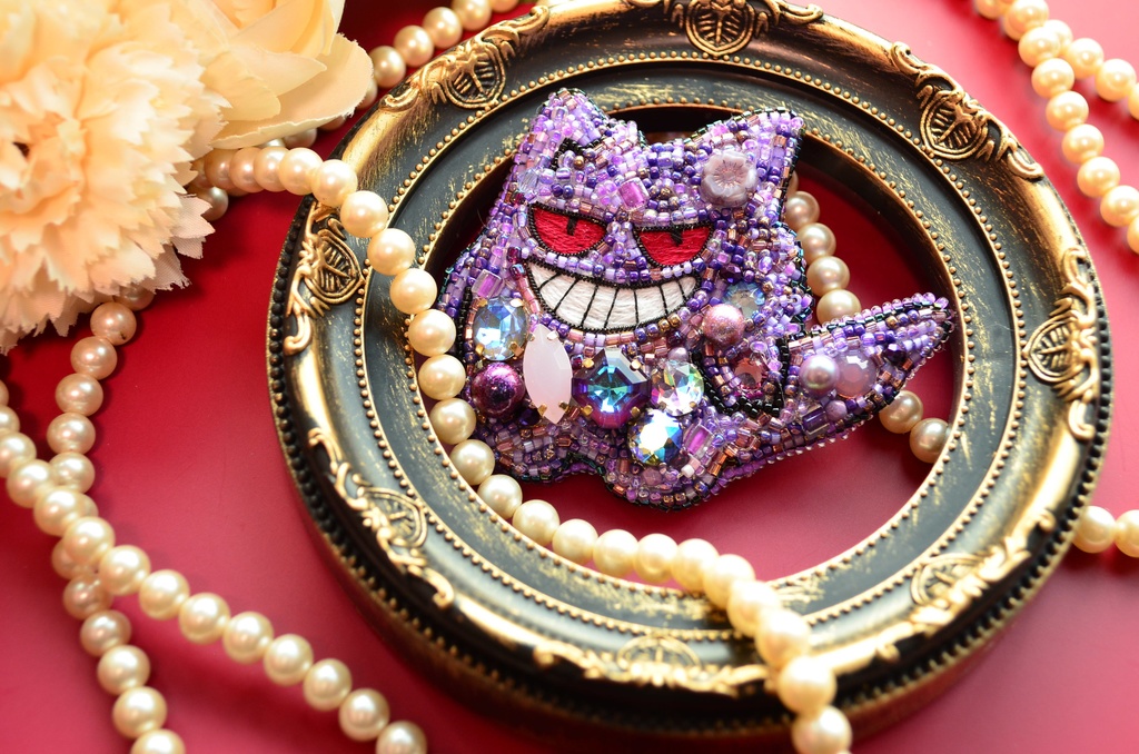 大きいゲンガーブローチ