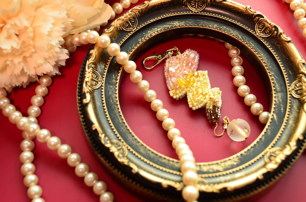 【キーホルダー】ピカチュウハートのしっぽ【ビーズ刺繍】