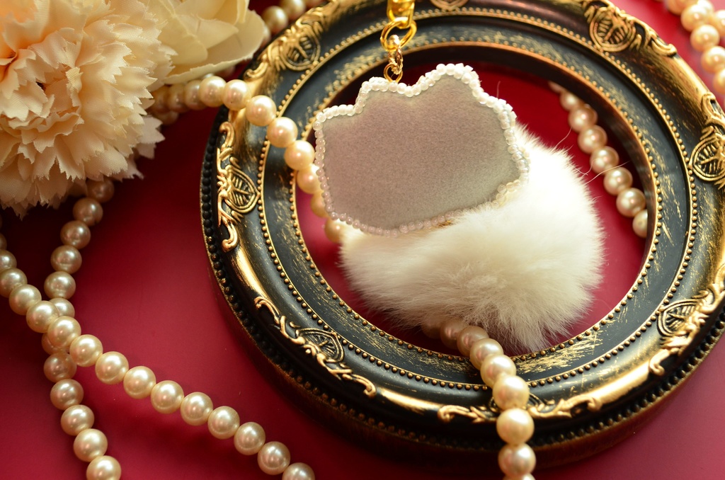 【キーホルダー】ゆきはみちゃんon theポムポム【ビーズ刺繍】