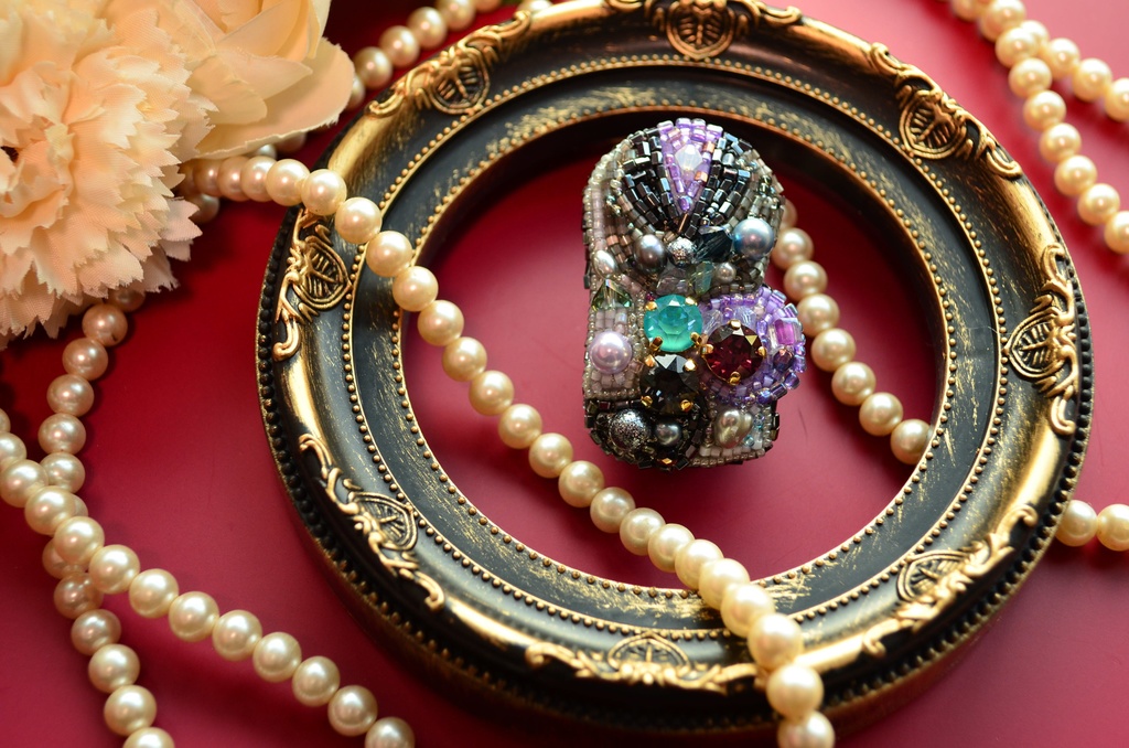 【ブローチ】オクタヴィネル寮服【ビーズ刺繍】