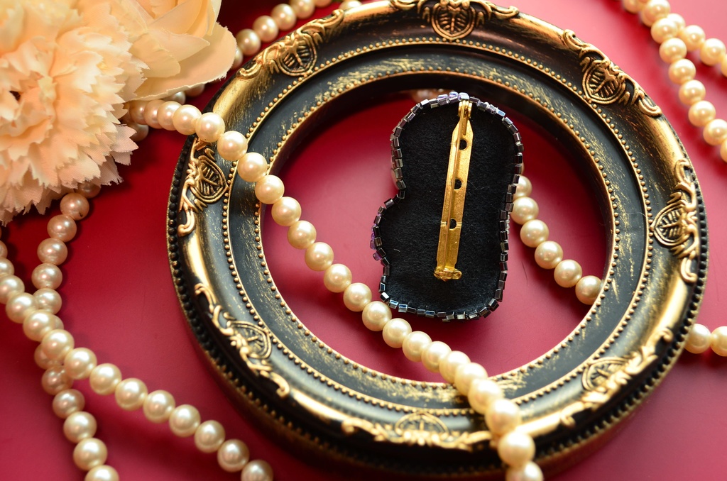 【ブローチ】オクタヴィネル寮服【ビーズ刺繍】