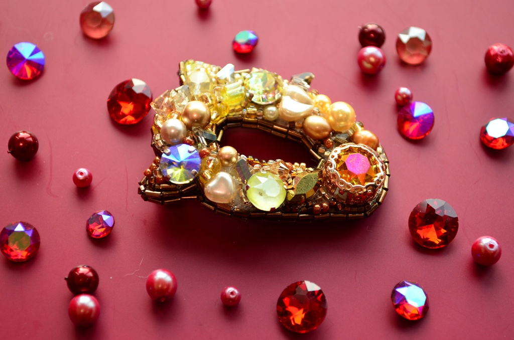 【ブローチ】ライオン【ビーズ刺繍】