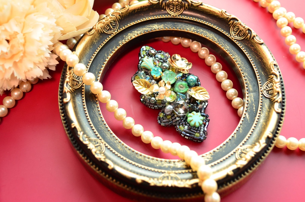 【ブローチ】深い森の落ち葉【ビーズ刺繍】