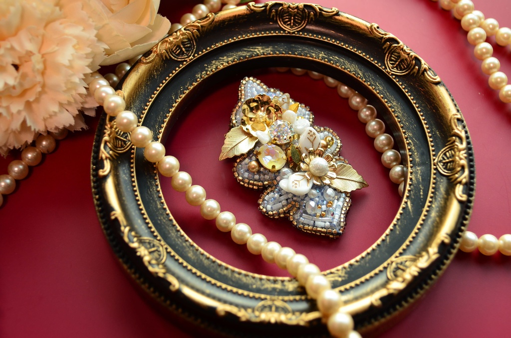 【ブローチ】白金の葉【ビーズ刺繍】