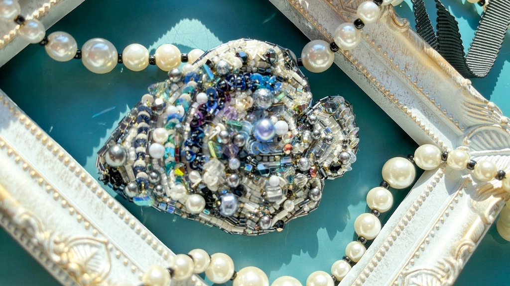 【ビーズ刺繍】タテジマキンチャクダイ【ブローチ】