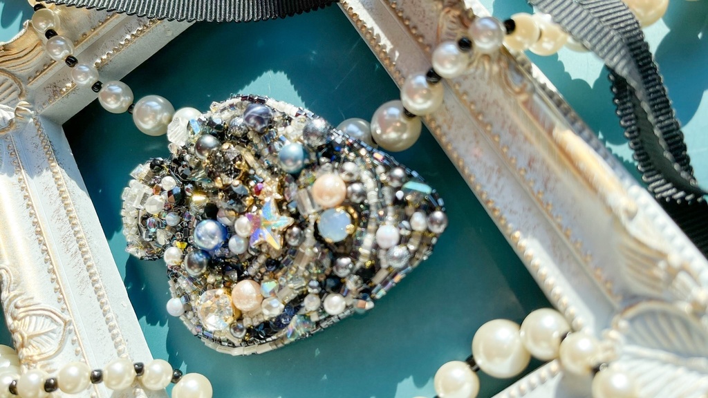 【ビーズ刺繍】タテジマキンチャクダイ【ブローチ】