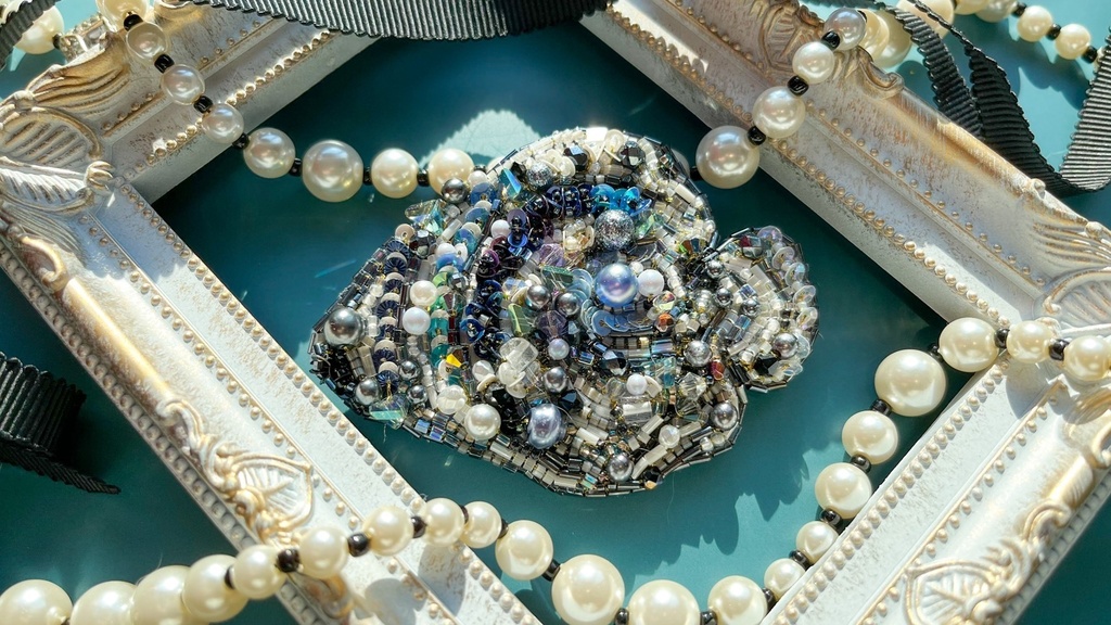 【ビーズ刺繍】タテジマキンチャクダイ【ブローチ】