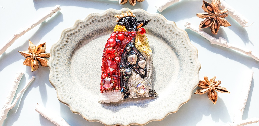 【ビーズ刺繍】皇帝ペンギンくん【にゃも様専用】