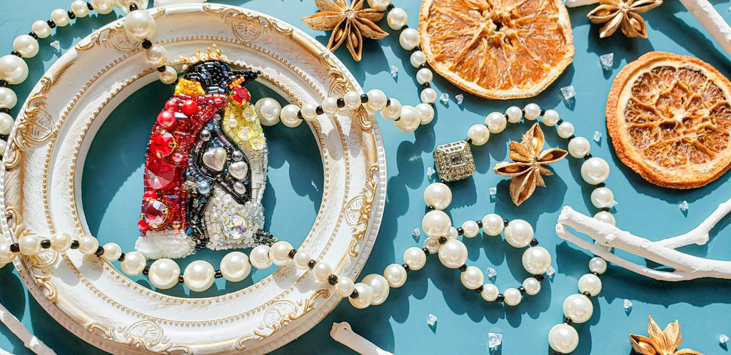 【ビーズ刺繍】皇帝ペンギンくん【にゃも様専用】