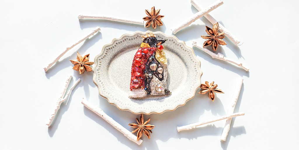 【ビーズ刺繍】皇帝ペンギンくん【にゃも様専用】