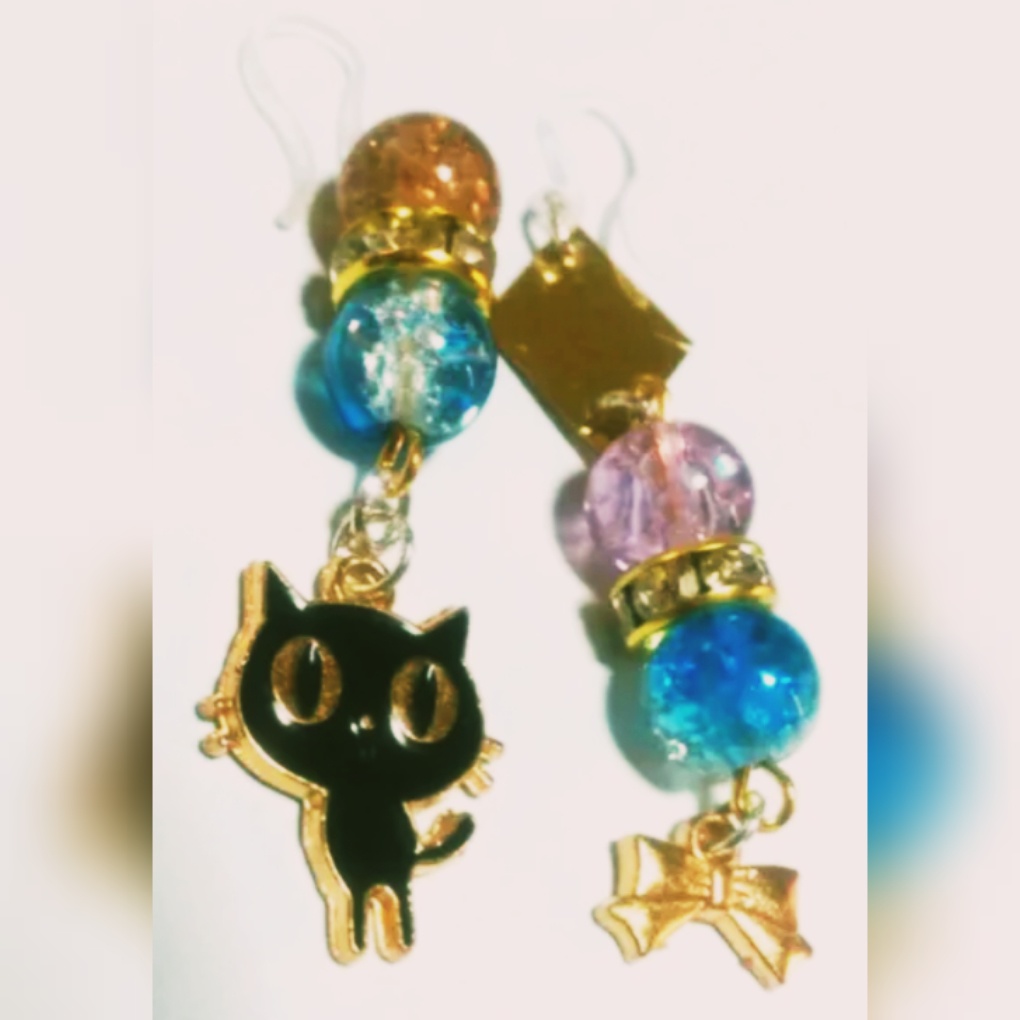 黒猫ユラユラピアス