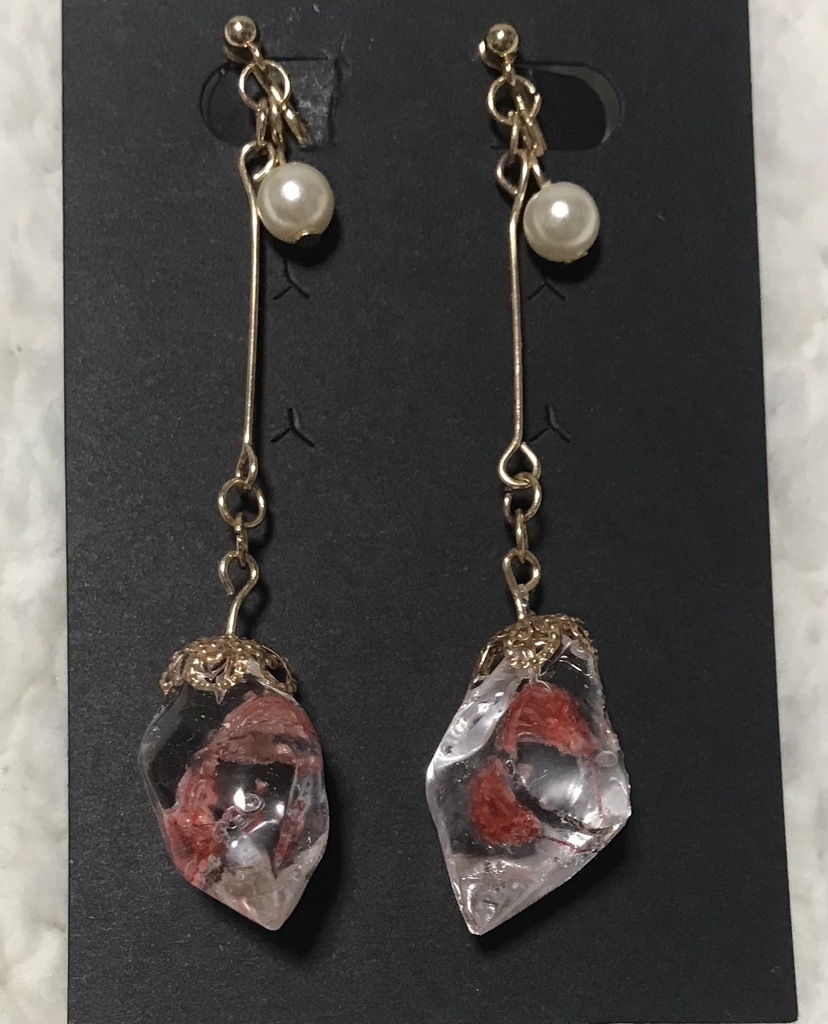 コロンと可愛いお花の鉱石レジンイヤリング